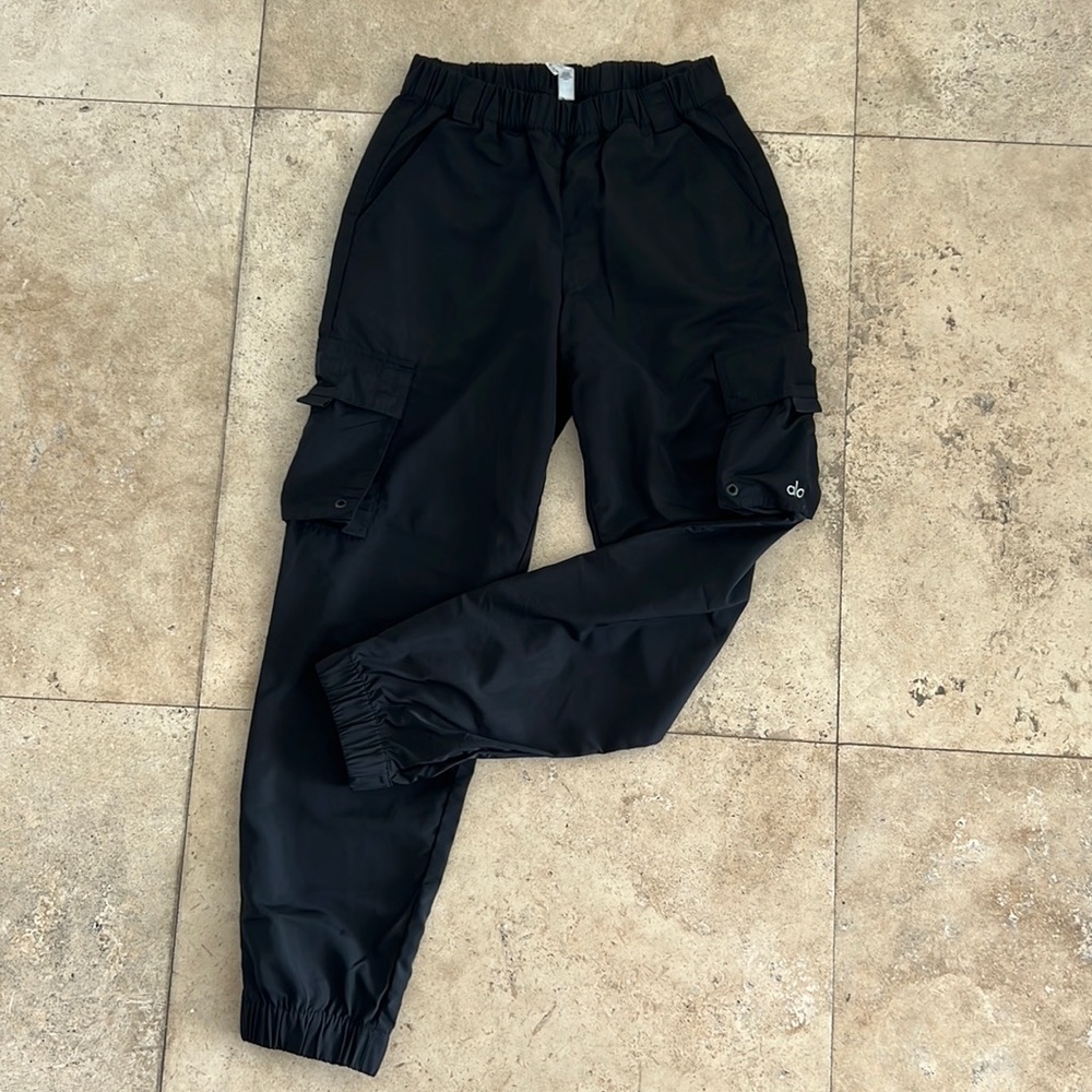 Alo yoga cargo nylon pants